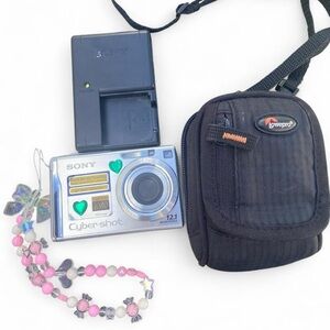 Sony Cyber-shot DSC-W200 12.1MP Digital Silver Camera charger + Sd Card - works